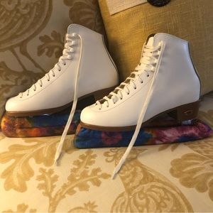 Riedell Figure Skates W/Blade Guard